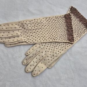 Elegant Leather Studded Cream Gloves Vintage NWOT